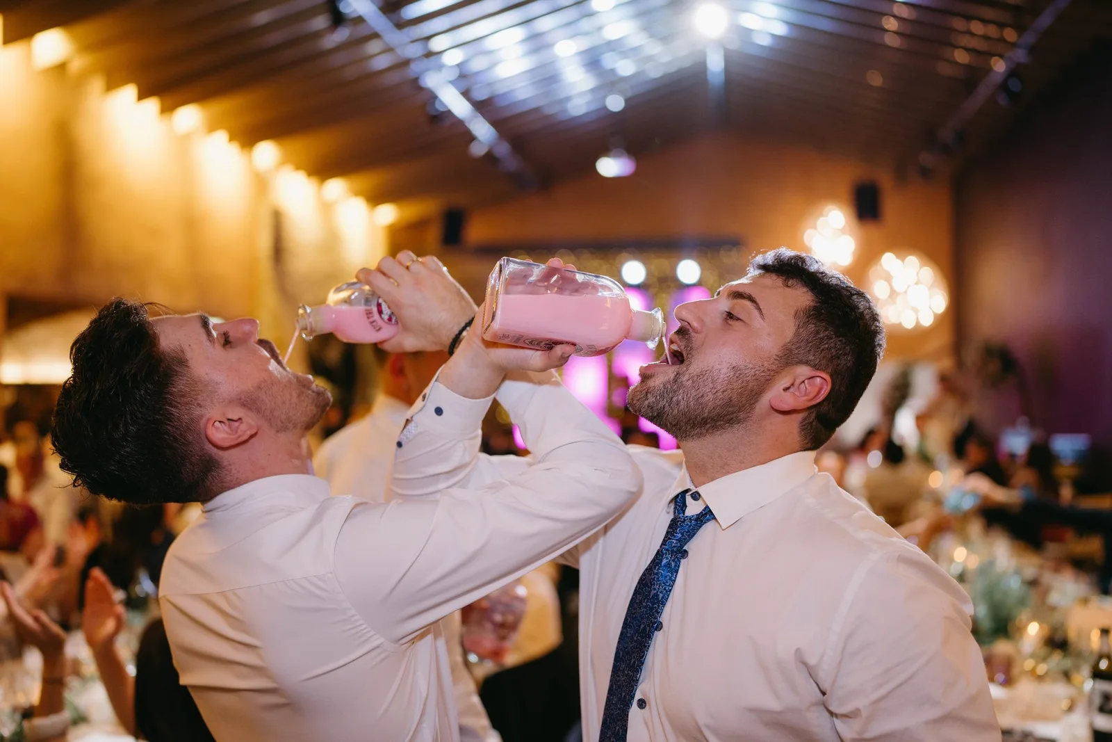 Chupitos de tequila rosa: la tendencia más loca (y divertida) en bodas 2025