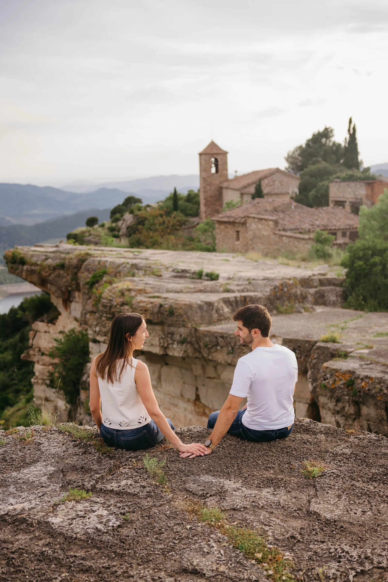Sessió de preboda original a Siurana amb pícnic - Lifetime Wedding